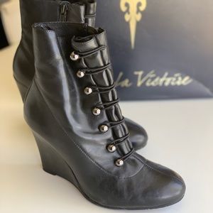 Pour La Victoire Lennox Blk Ankle Wedge Boots